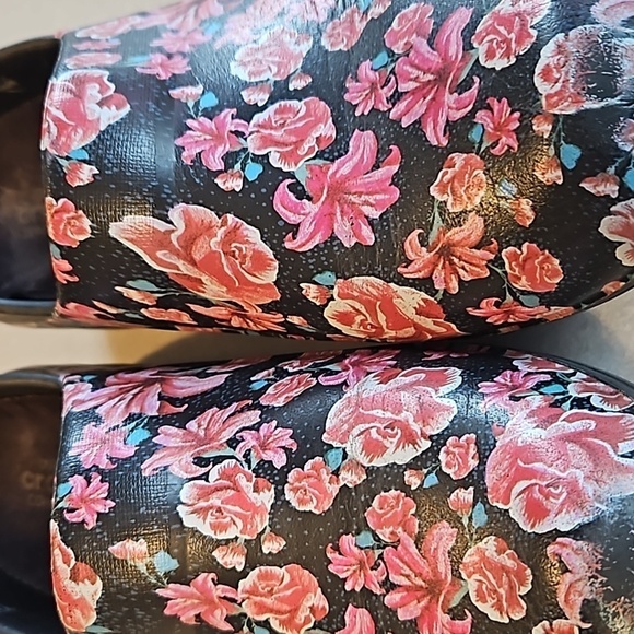 Floral crocs clogs - Picture 5 of 9
